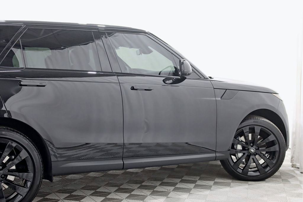 Used 2025 Land Rover Range Rover Sport SE AWD/4WD image 10