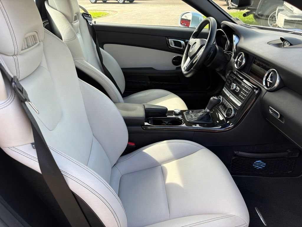 Used 2016 Mercedes-Benz SLK 350 image 11