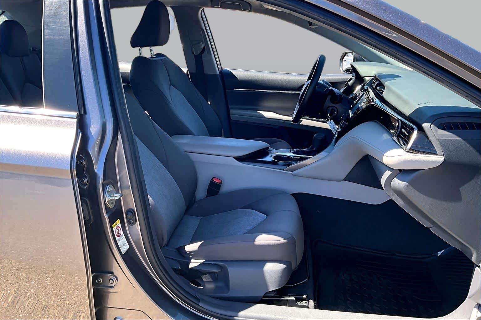 Used 2019 Toyota Camry LE FWD image 8