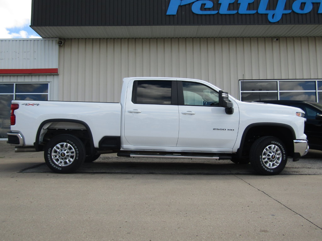 Used 2026 Chevrolet Silverado 2500 LT AWD/4WD image 2