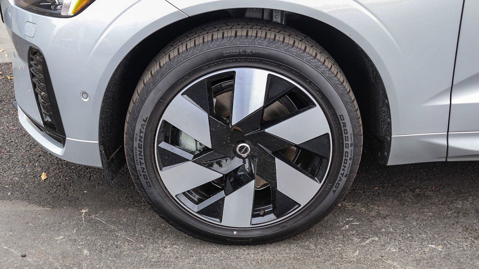 Used 2025 Volvo XC60 T8 Plus w/ Climate Package PRO AWD/4WD image 11