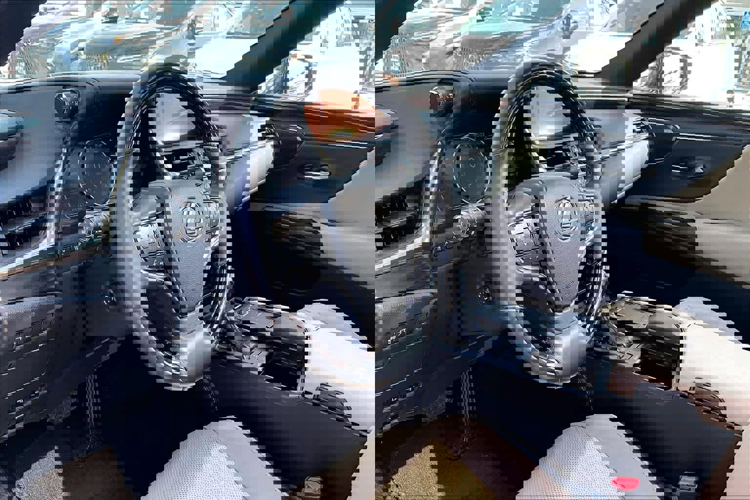 Used 2019 Lexus ES 350 Ultra Luxury w/ Accessory Package image 17