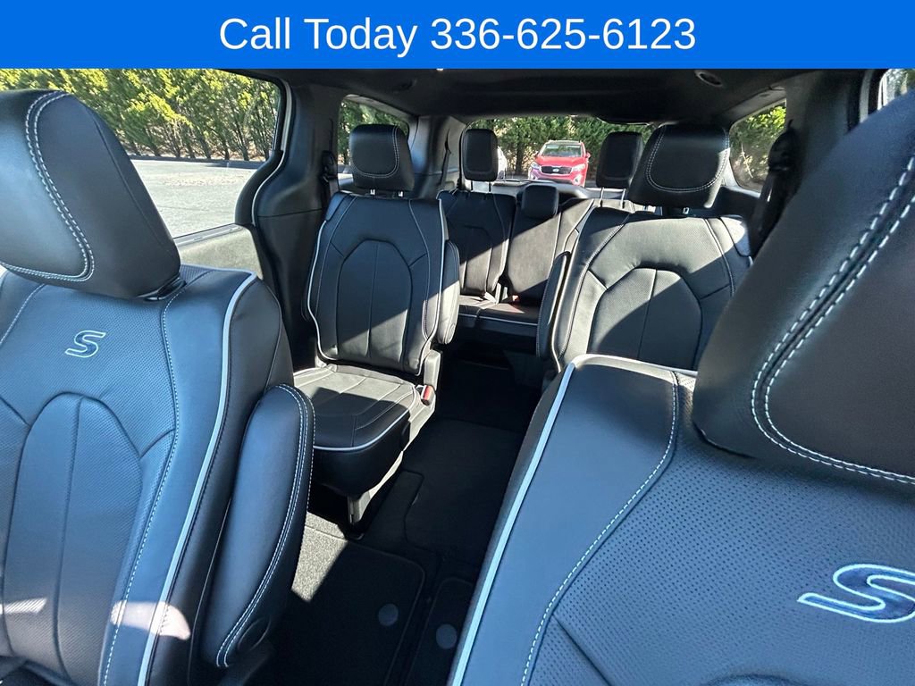 New 2026 Chrysler Pacifica Limited w/ S Appearance Package FWD image 20