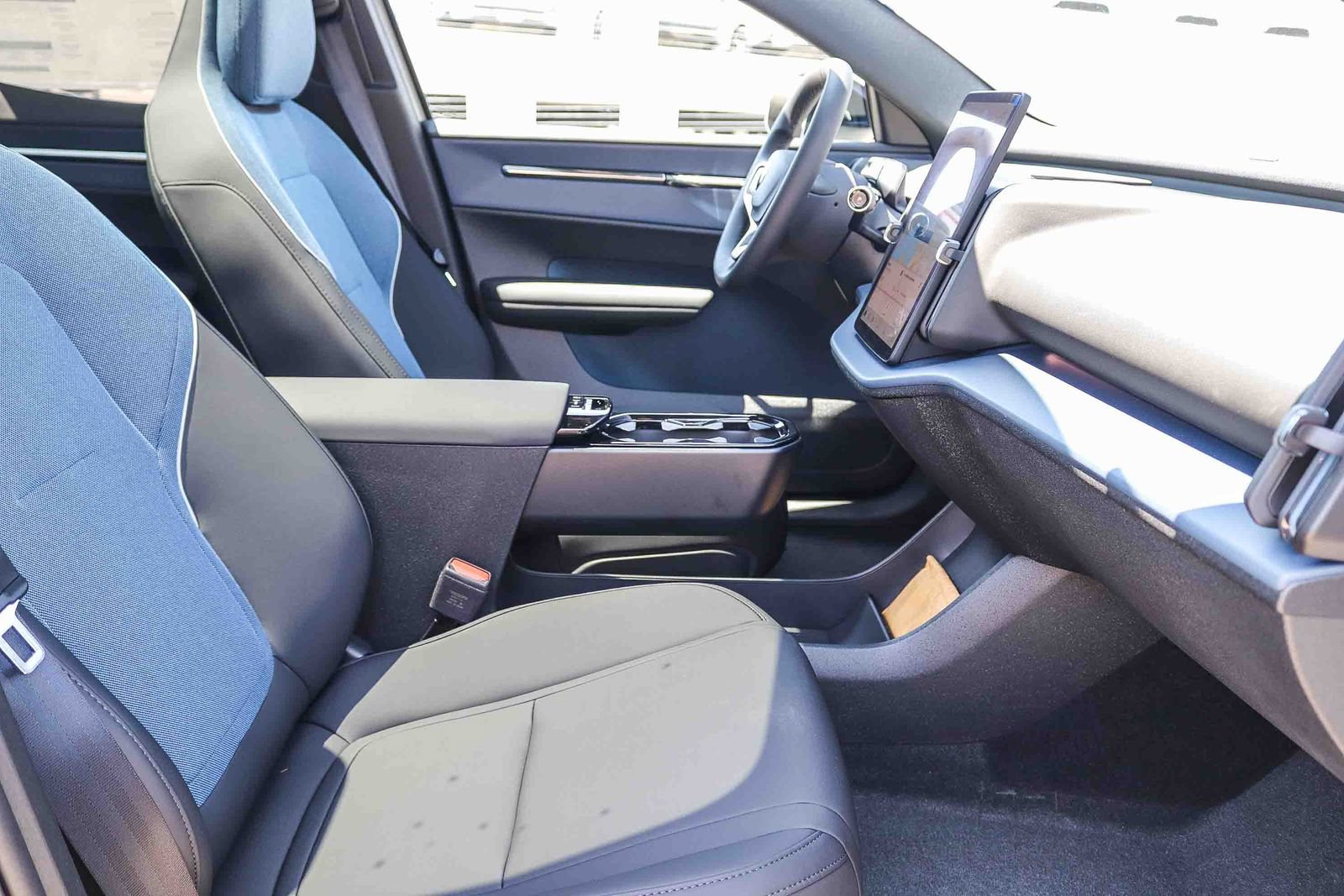 New 2026 Volvo EX30 Plus AWD/4WD image 15