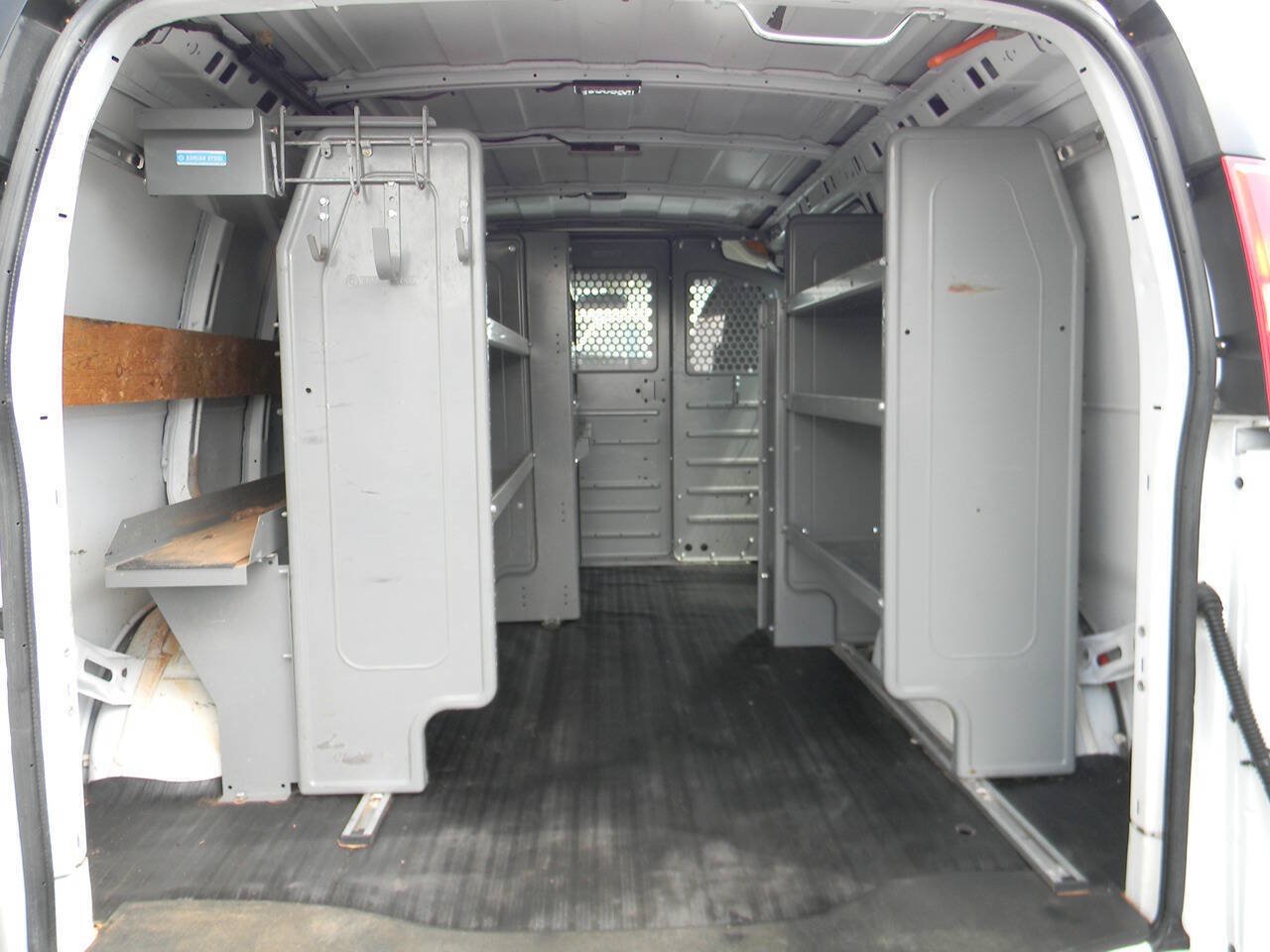 Used 2015 Chevrolet Express 2500 RWD image 8