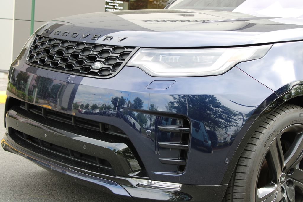 Used 2022 Land Rover Discovery HSE R-Dynamic AWD/4WD image 2