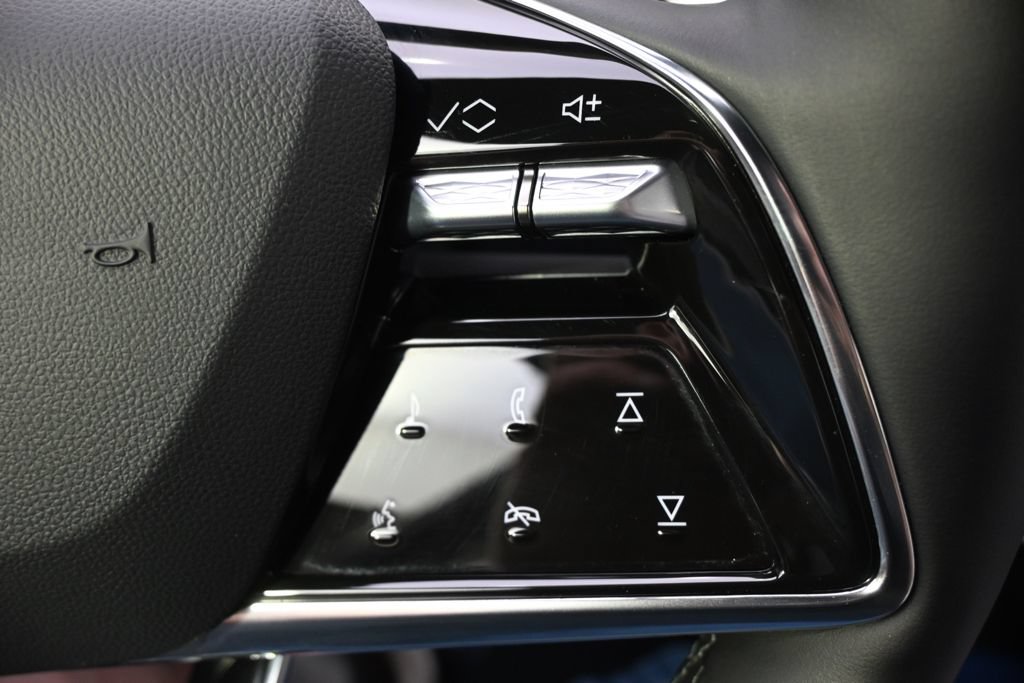 New 2026 Cadillac Lyriq Luxury AWD/4WD image 34