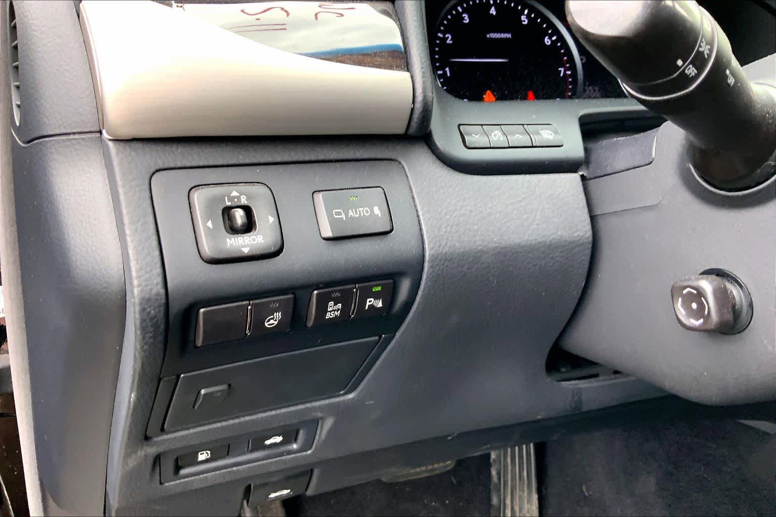 Used 2016 Lexus LS 460 AWD w/ Comfort Package image 36
