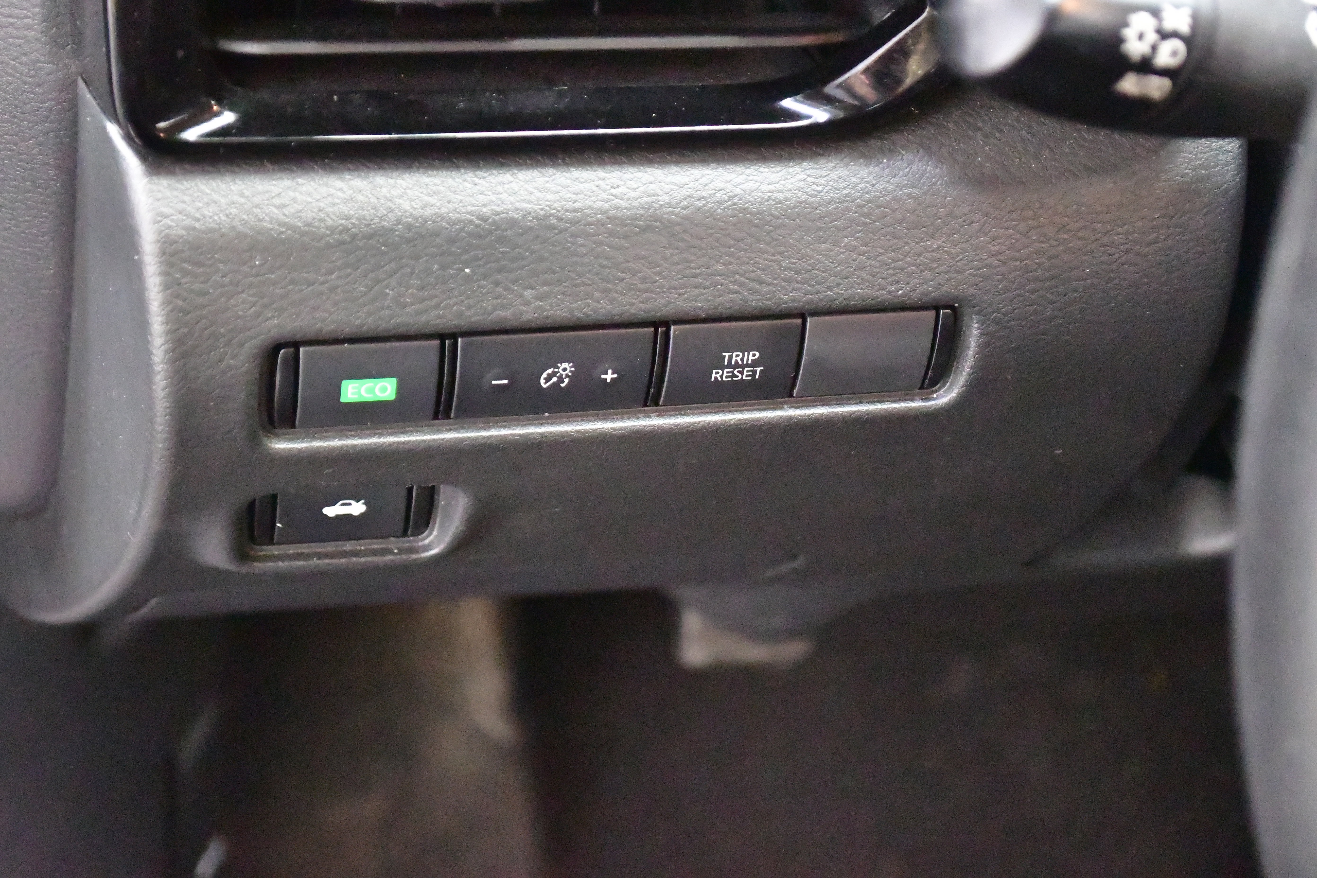 Used 2025 Nissan Sentra SV FWD image 12