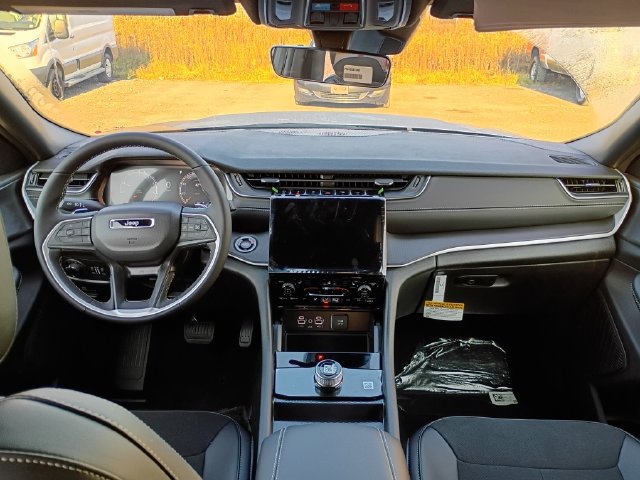New 2027 Jeep Grand Cherokee Laredo X AWD/4WD image 9
