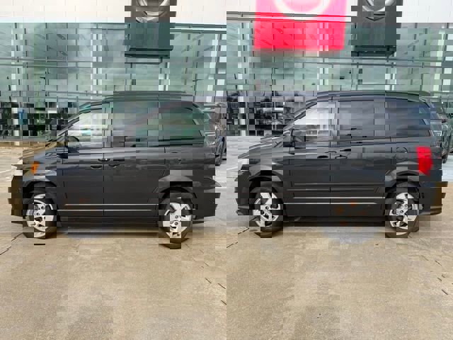 Used 2012 Dodge Grand Caravan SXT image 2