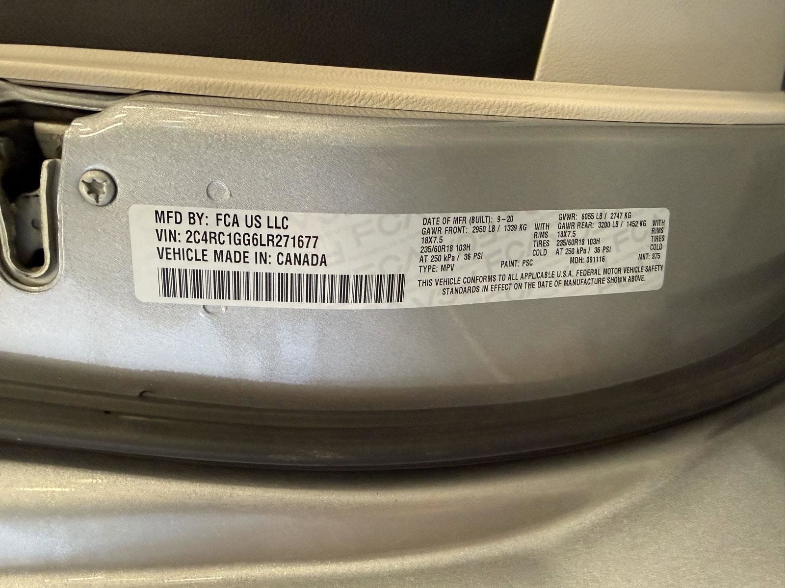 Used 2020 Chrysler Pacifica Limited image 30