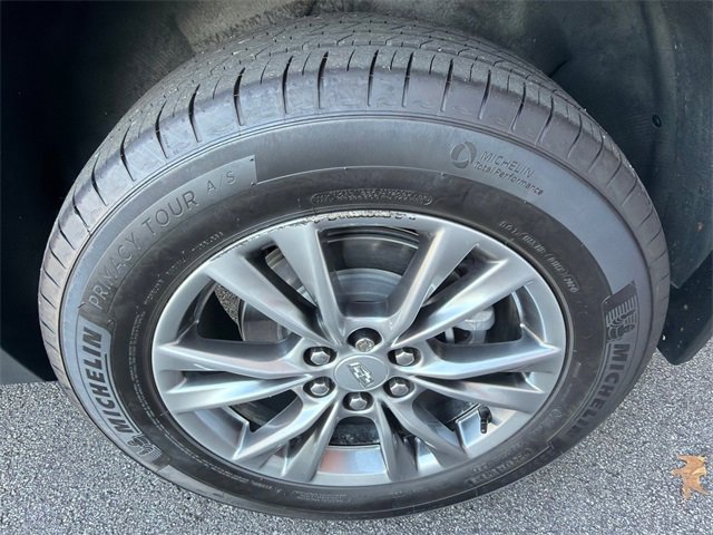 Certified 2022 Cadillac XT5 Premium Luxury image 16