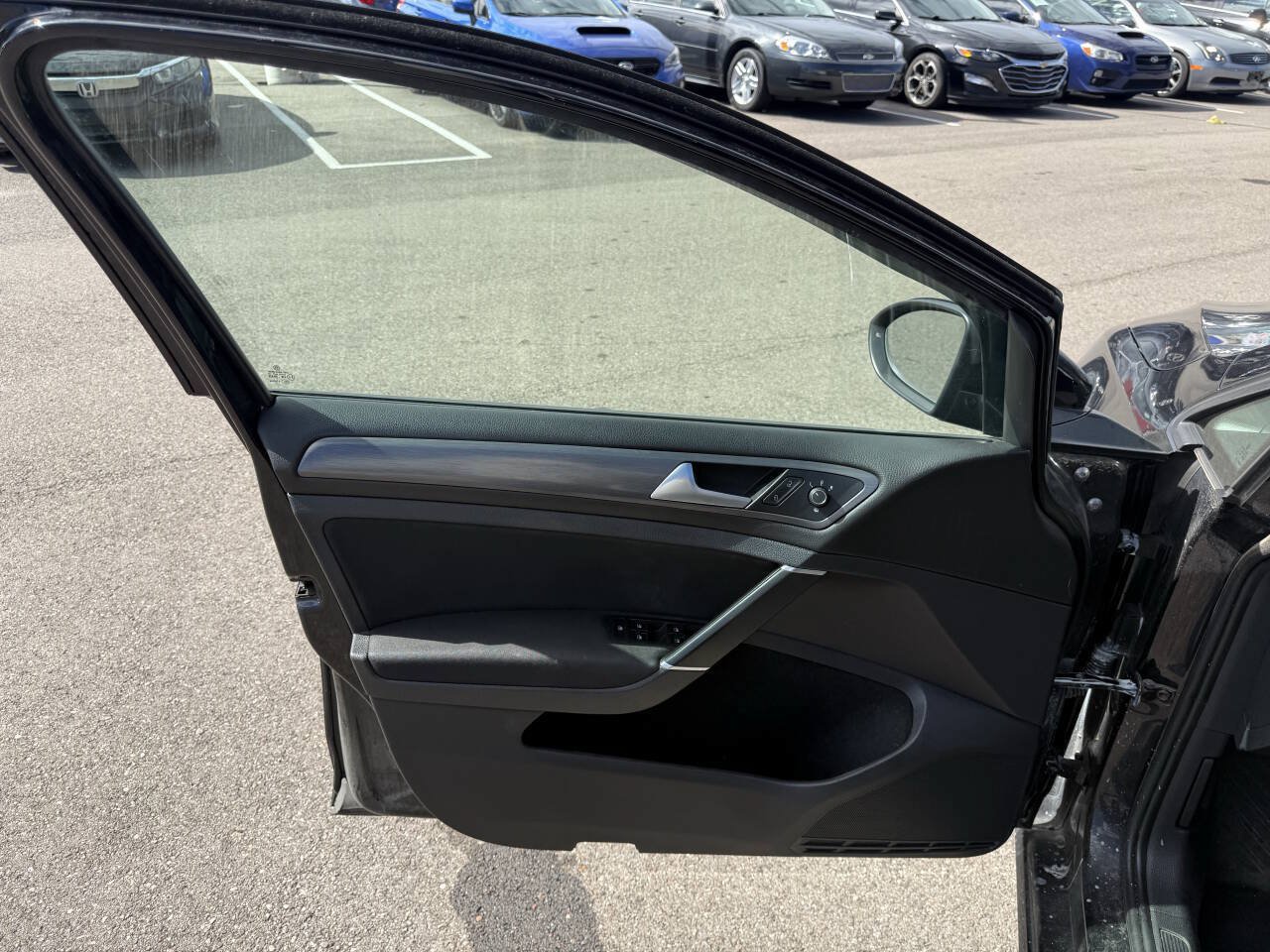 Used 2018 Volkswagen Golf S FWD image 16