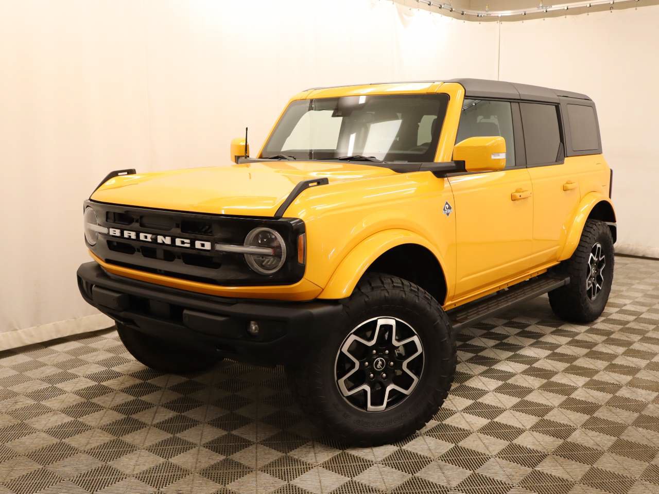 Used 2022 Ford Bronco Outer Banks AWD/4WD image 1