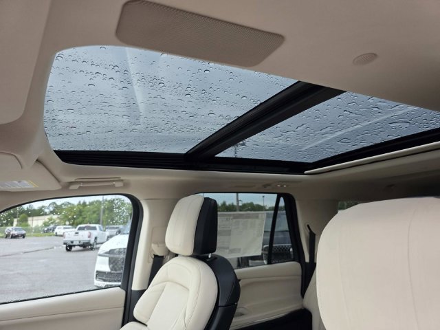 New 2027 Lincoln Navigator L Reserve w/ Jet Appearance Package RWD image 9