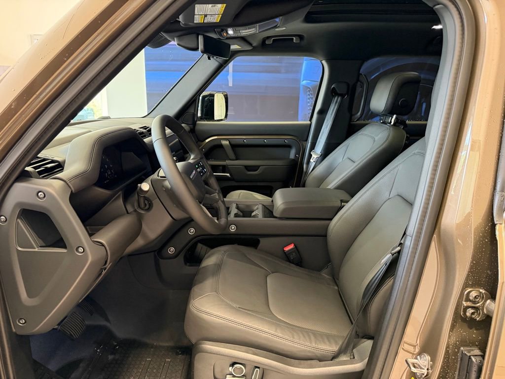 New 2025 Land Rover Defender 130 X-Dynamic SE image 11