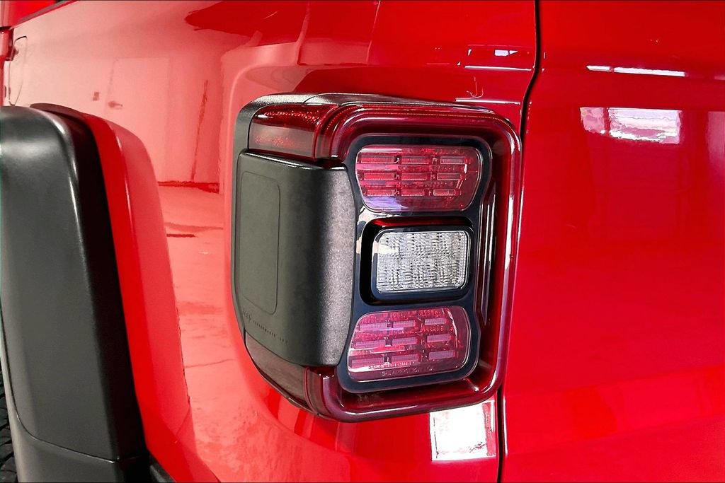 Used 2020 Jeep Gladiator Rubicon w/ Dual Top Group AWD/4WD image 38