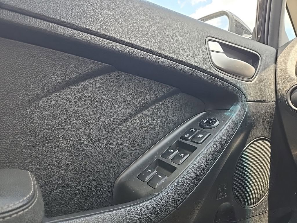 Used 2017 Kia Forte LX FWD image 17