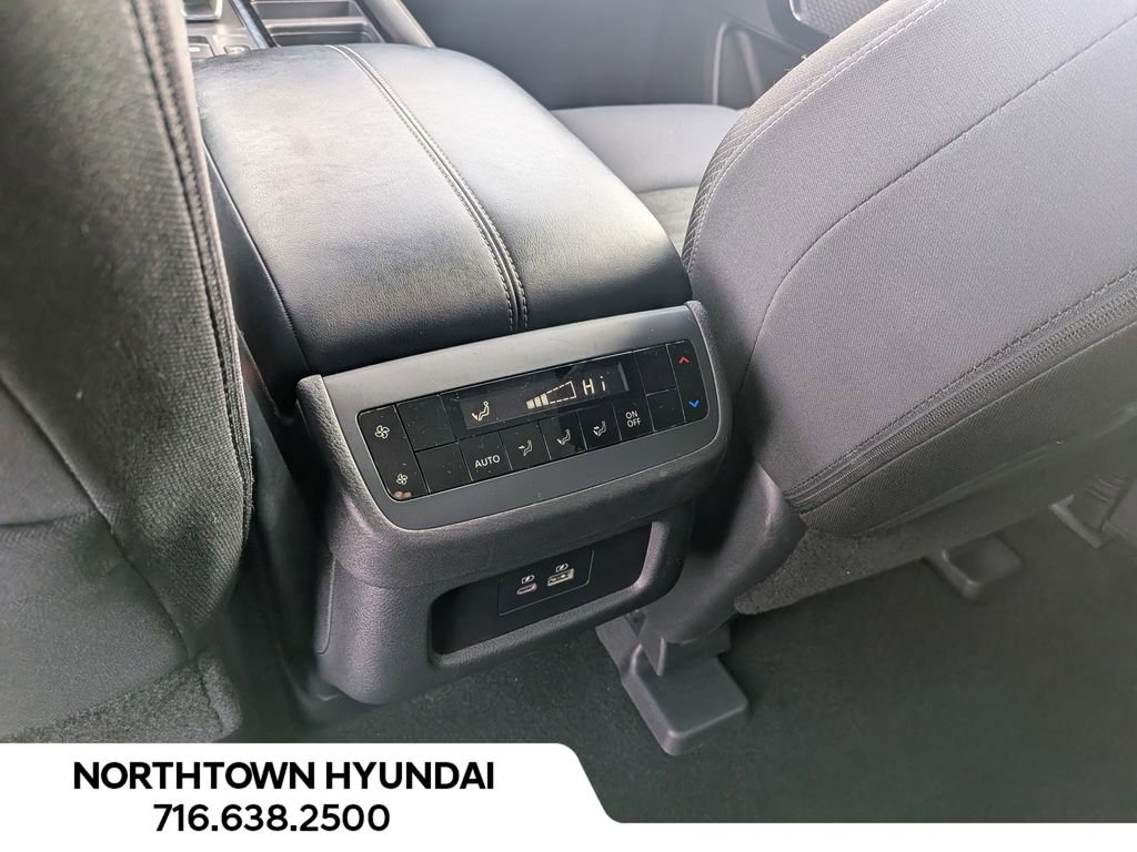 Used 2025 Nissan Pathfinder SV image 30