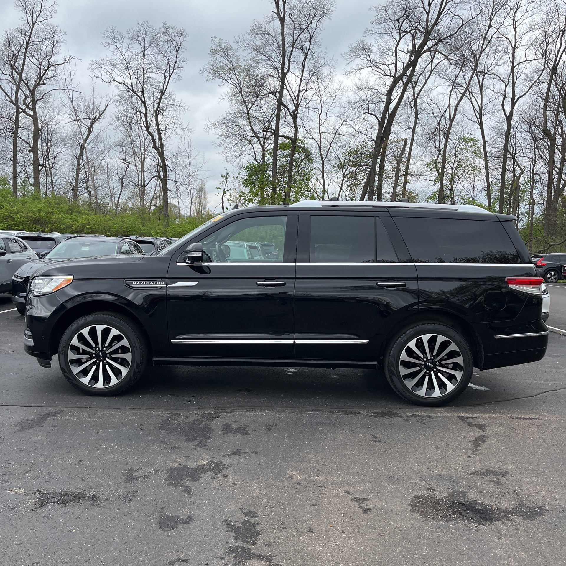 Used 2022 Lincoln Navigator Reserve AWD/4WD image 2
