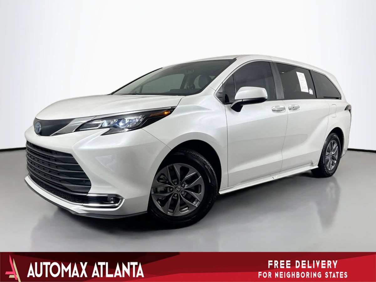 Used 2024 Toyota Sienna XLE image 1