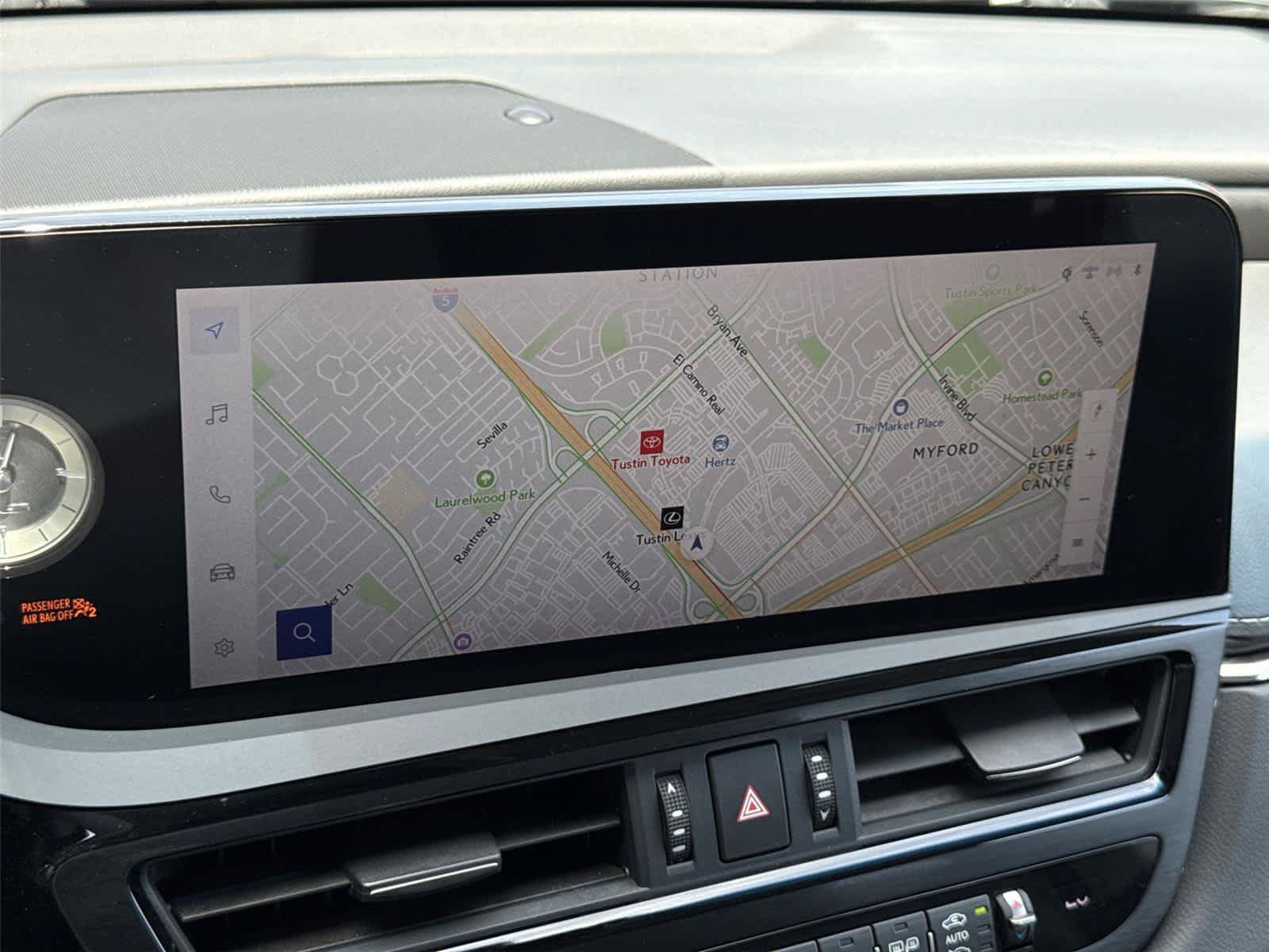Used 2025 Lexus ES 300h w/ Luxury Package FWD image 18