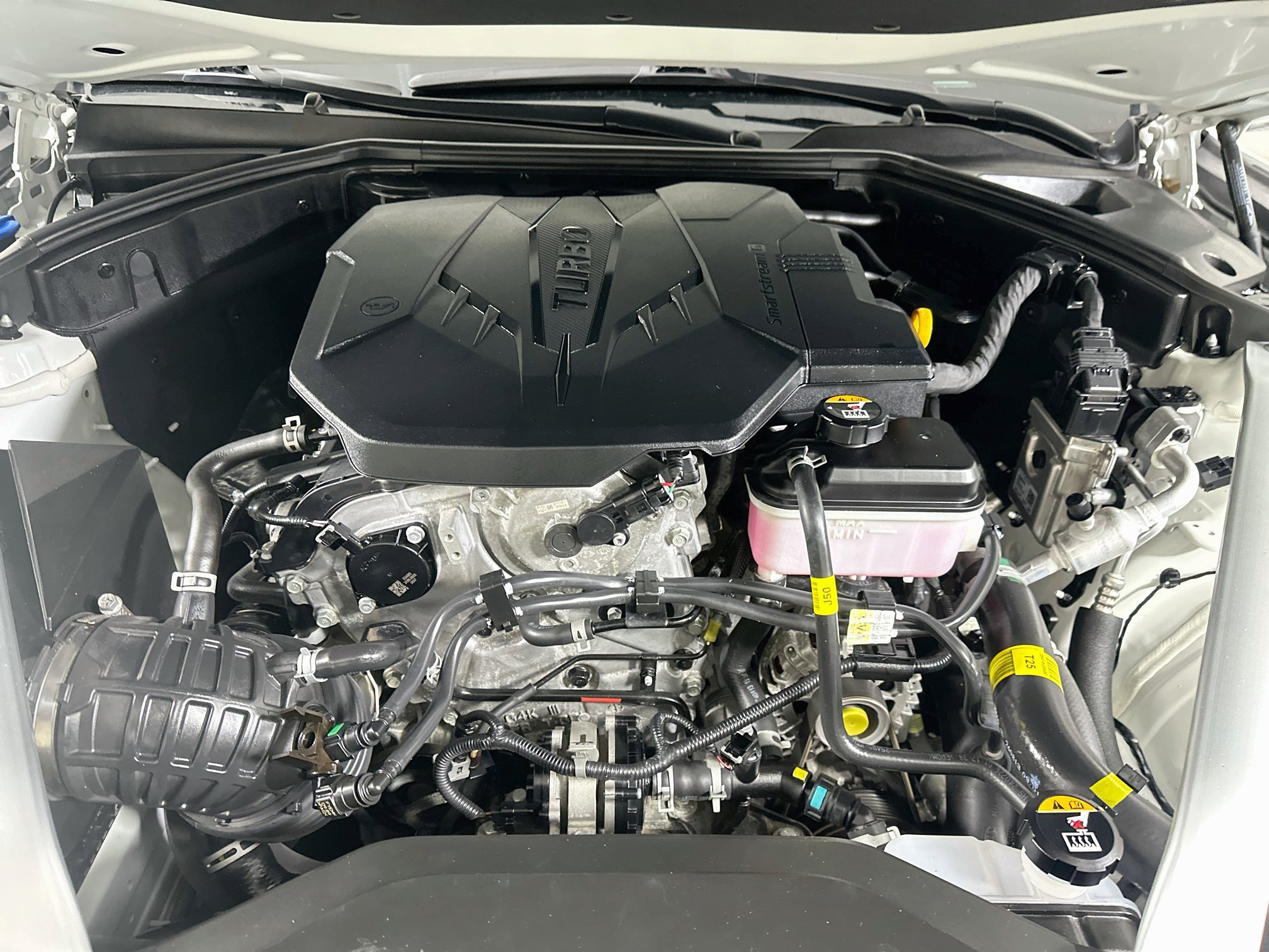 Used 2025 Genesis G70 2.5T AWD/4WD image 32