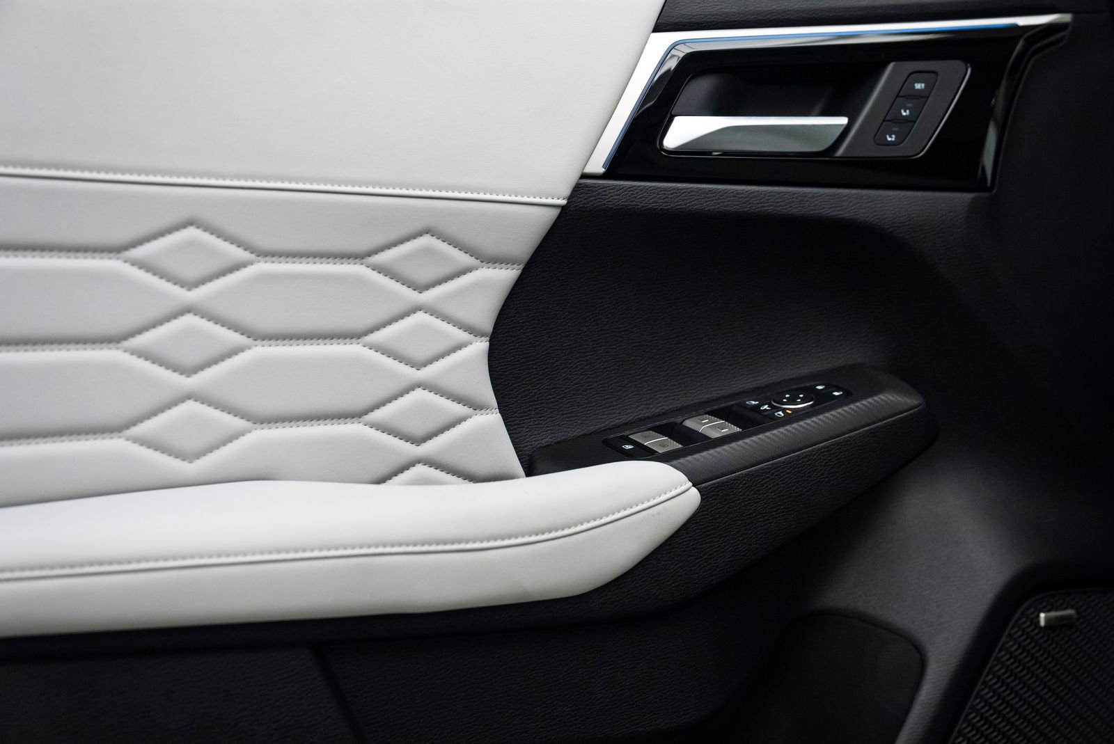 New 2025 Mitsubishi Outlander SEL image 18