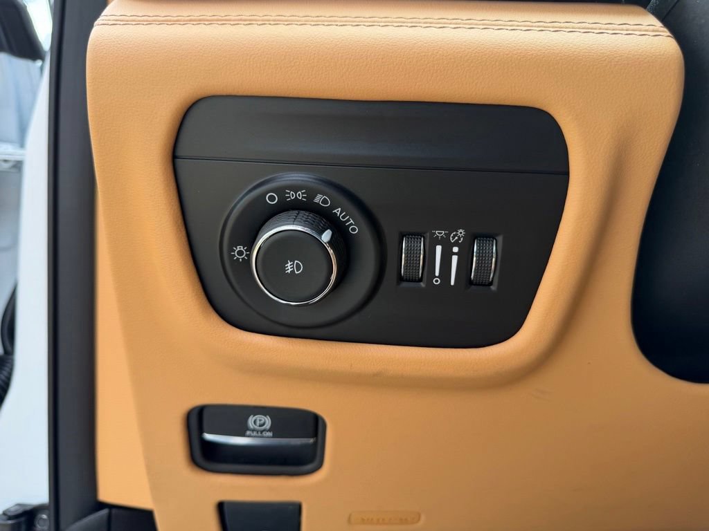 Certified 2025 Jeep Grand Cherokee L Summit AWD/4WD image 32