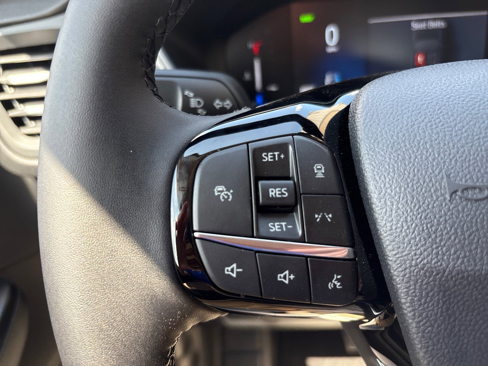 New 2025 Ford Escape SE image 14