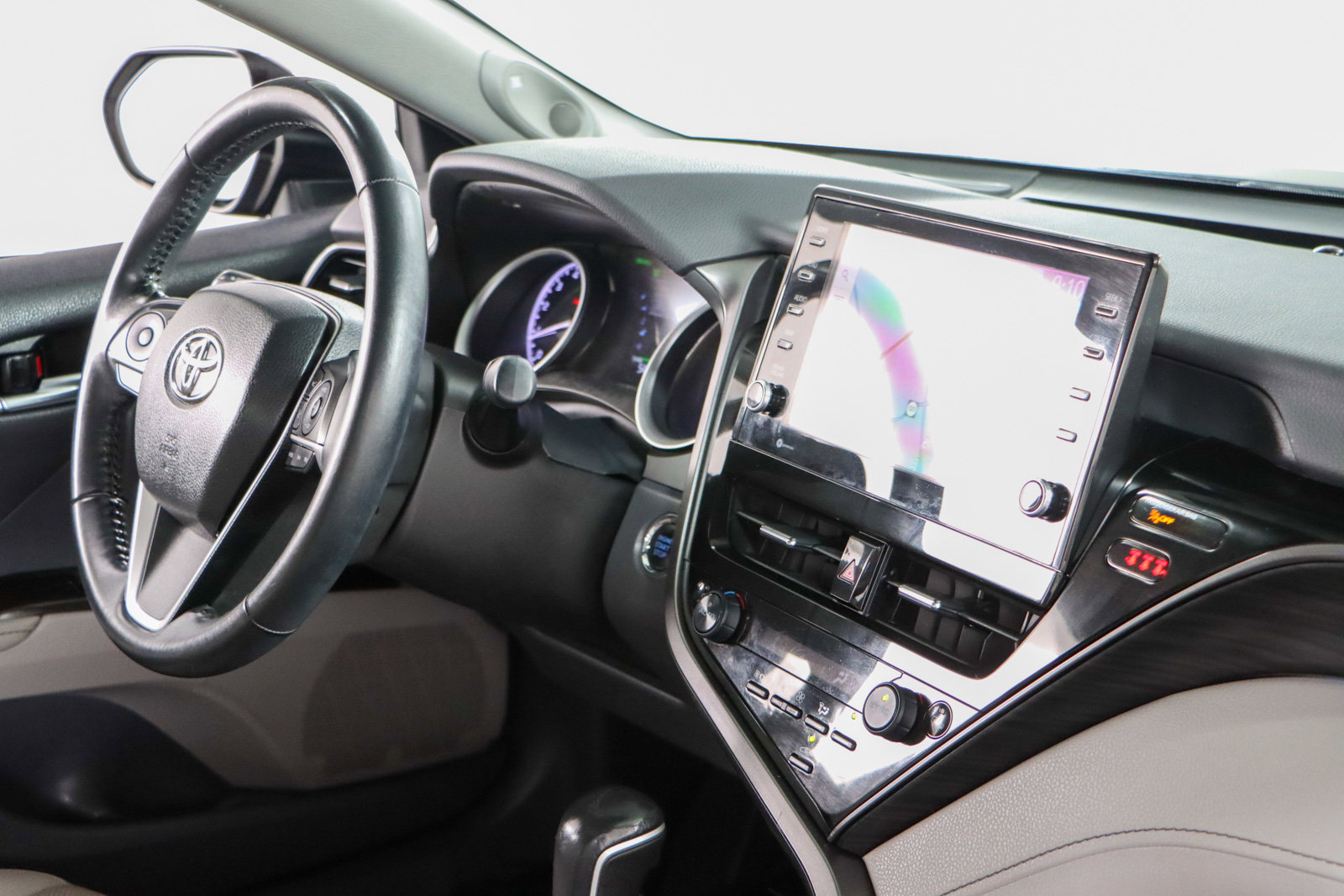 Used 2022 Toyota Camry XLE w/ Navigation Package image 26