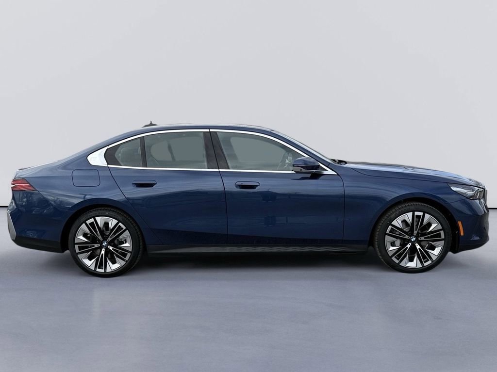 New 2026 BMW 530i xDrive w/ Executive Package image 2