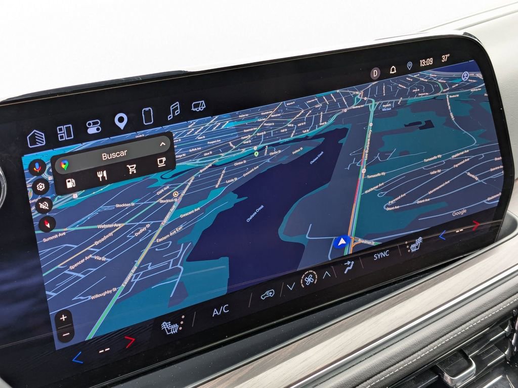 Used 2025 Chevrolet Suburban Z71 image 23