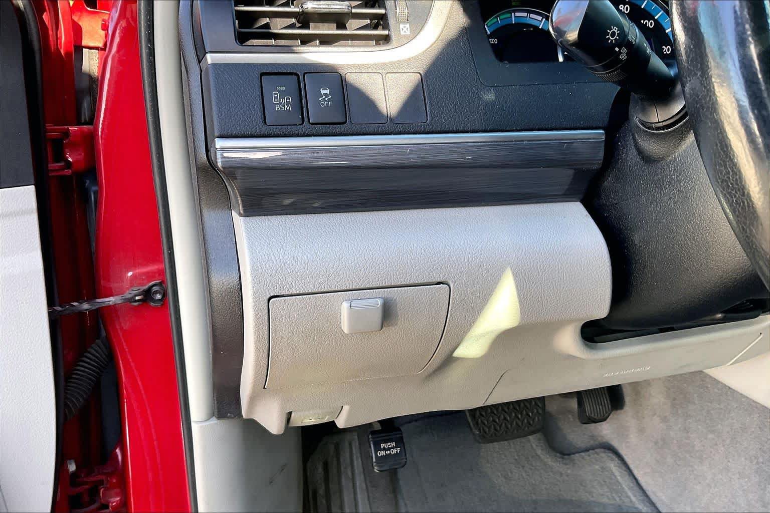 Used 2014 Toyota Camry XLE w/ Leather Package FWD image 33