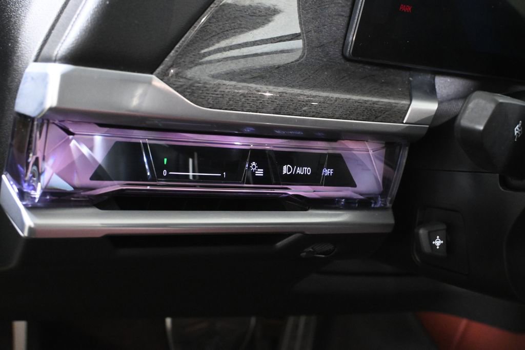Certified 2024 BMW 760i xDrive AWD/4WD image 25