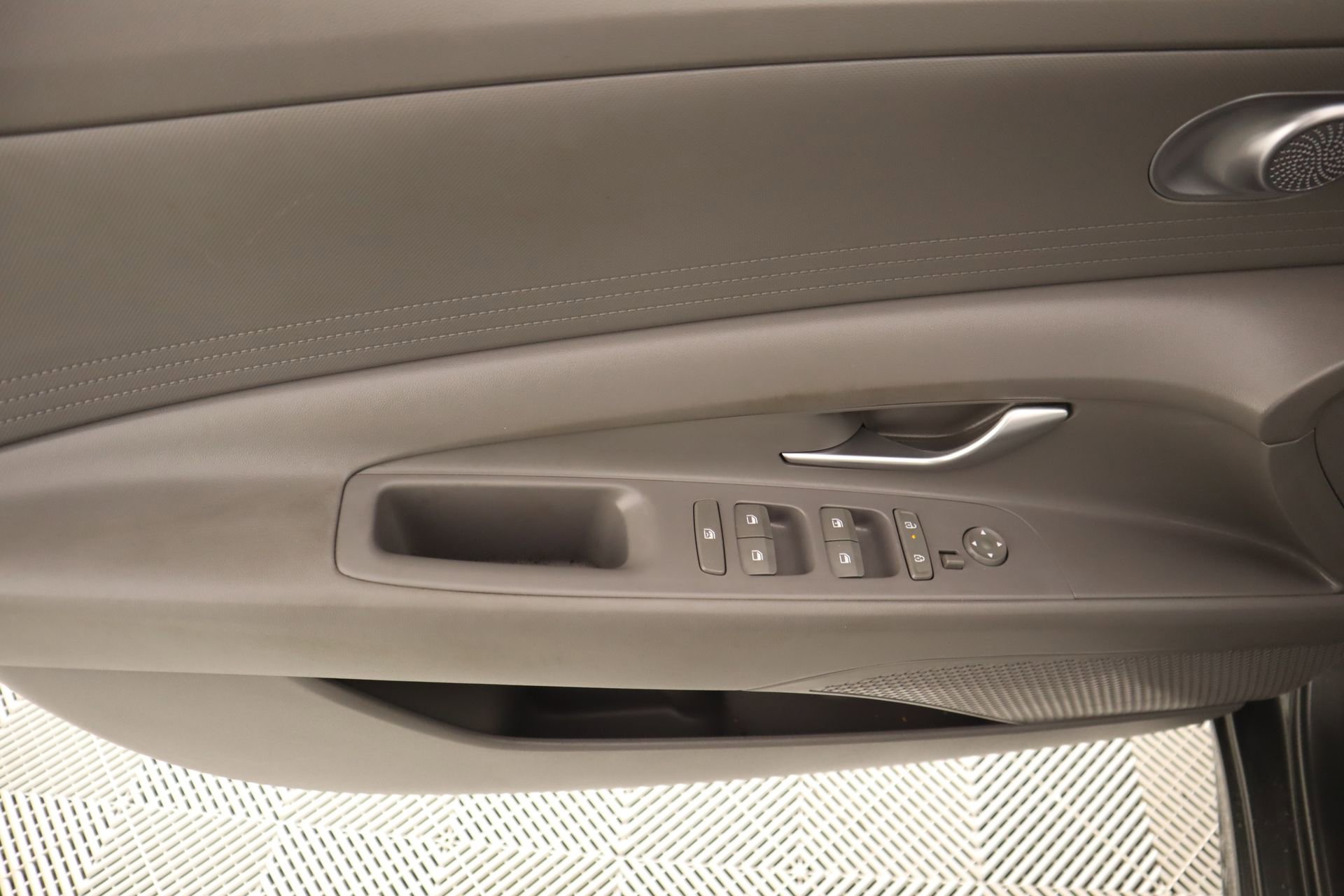 Used 2024 Hyundai Elantra SE FWD image 14