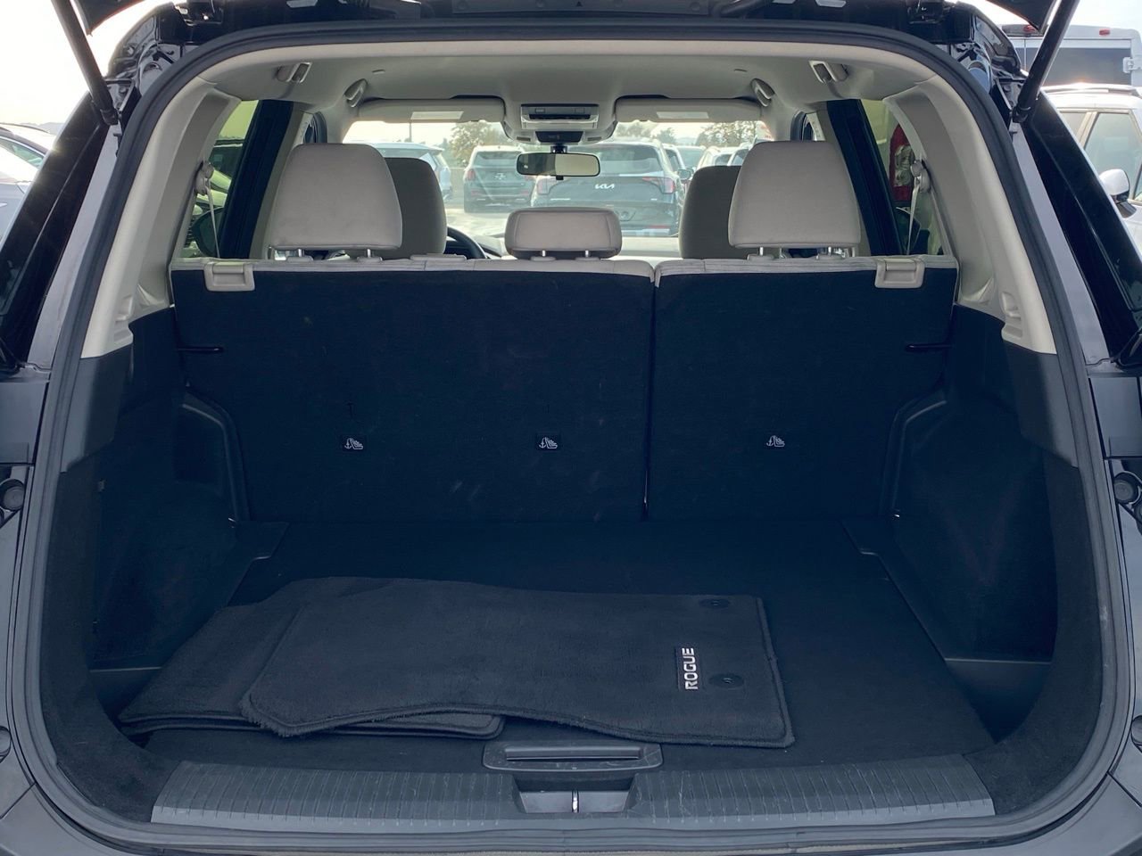 Used 2023 Nissan Rogue SV image 18