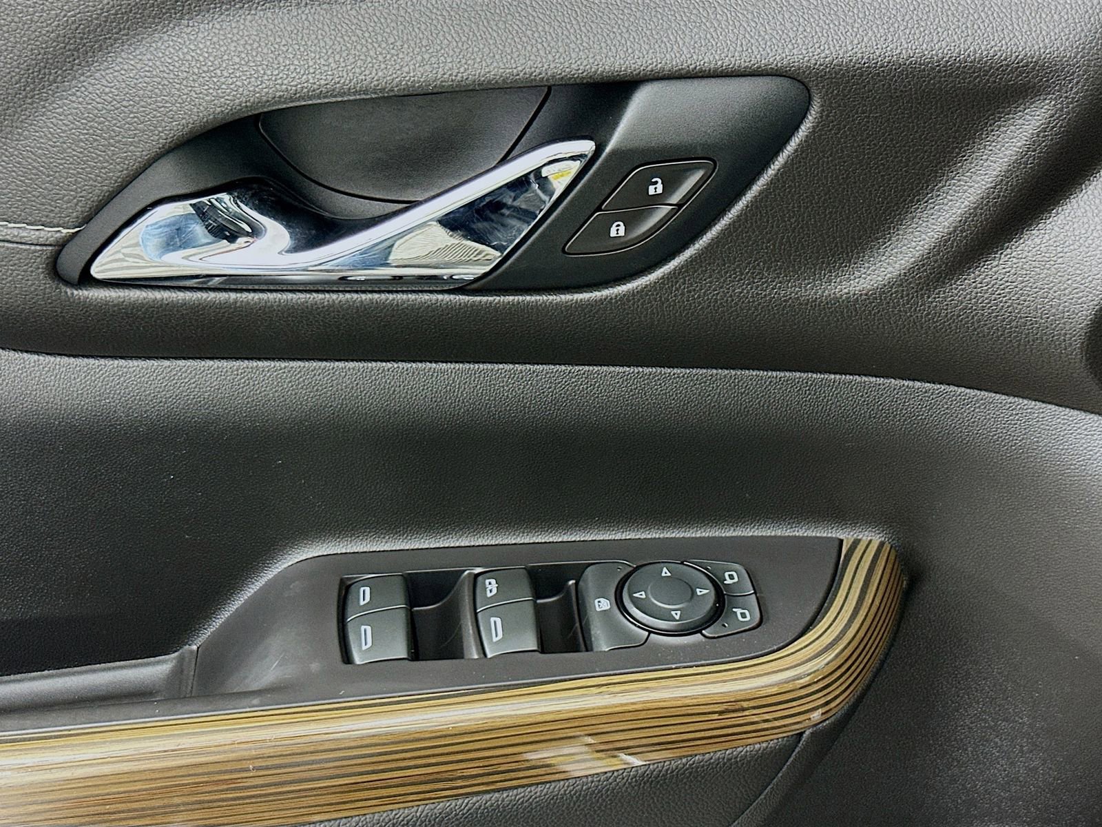 Used 2021 GMC Acadia SLE AWD/4WD image 19