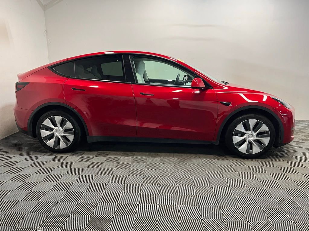 Used 2022 Tesla Model Y Long Range image 2