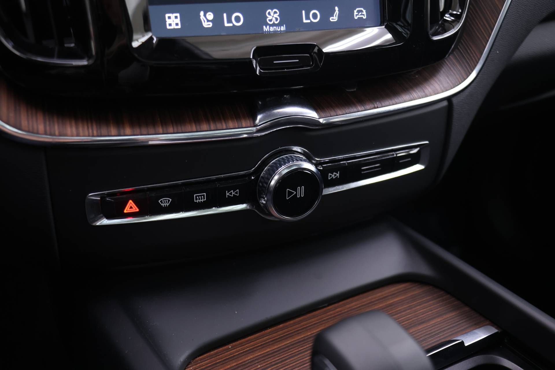 Certified 2023 Volvo XC60 B5 Plus w/ Climate Package AWD/4WD image 9