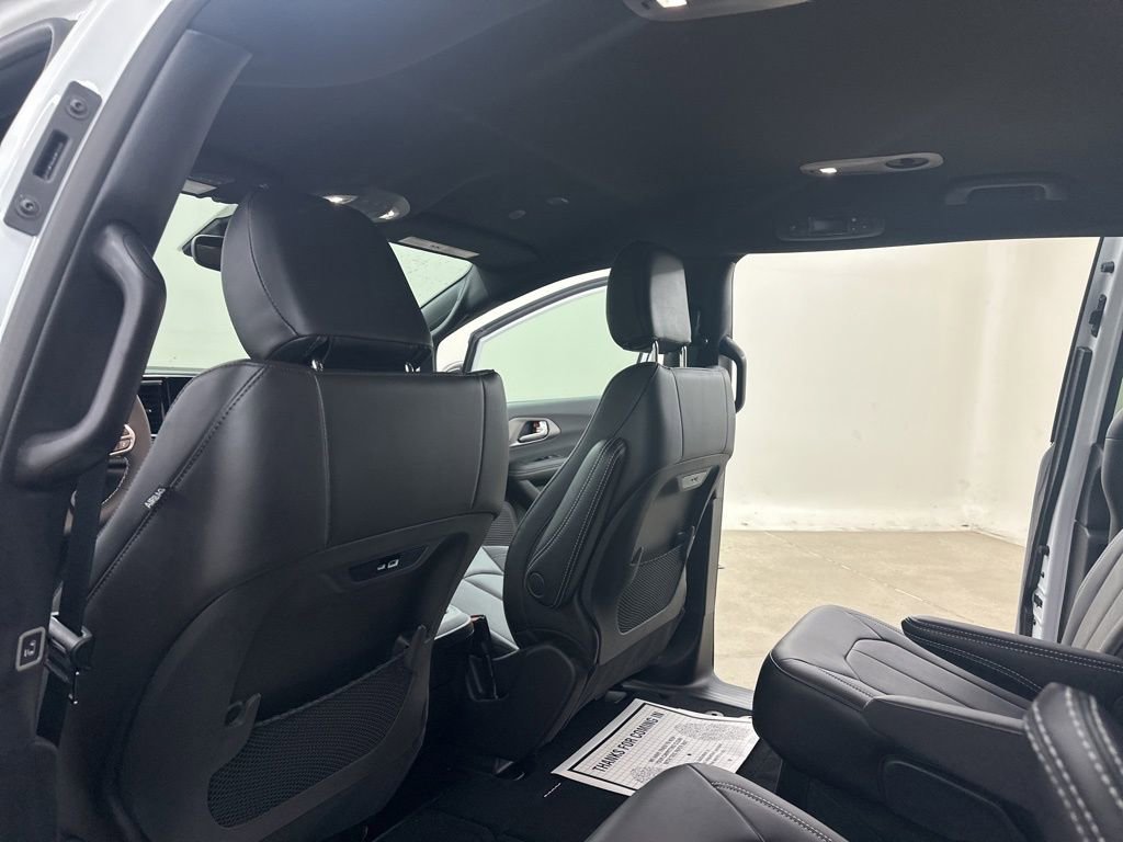 New 2026 Chrysler Pacifica Select image 25