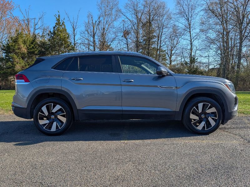 Used 2024 Volkswagen Atlas Cross Sport SE FWD image 4