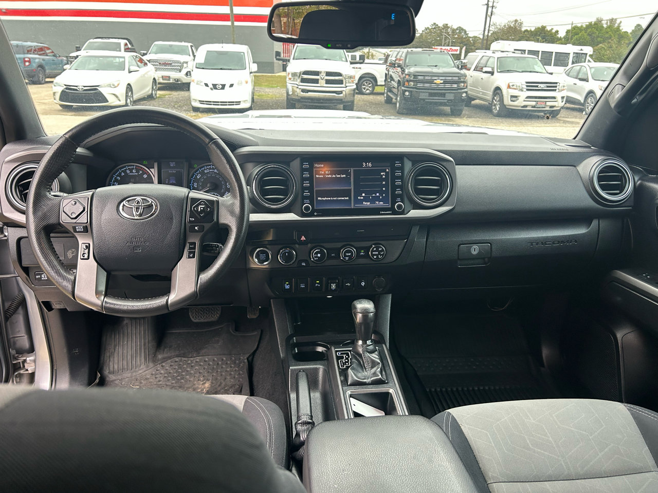 Used 2020 Toyota Tacoma TRD Sport w/ Technology Package image 13