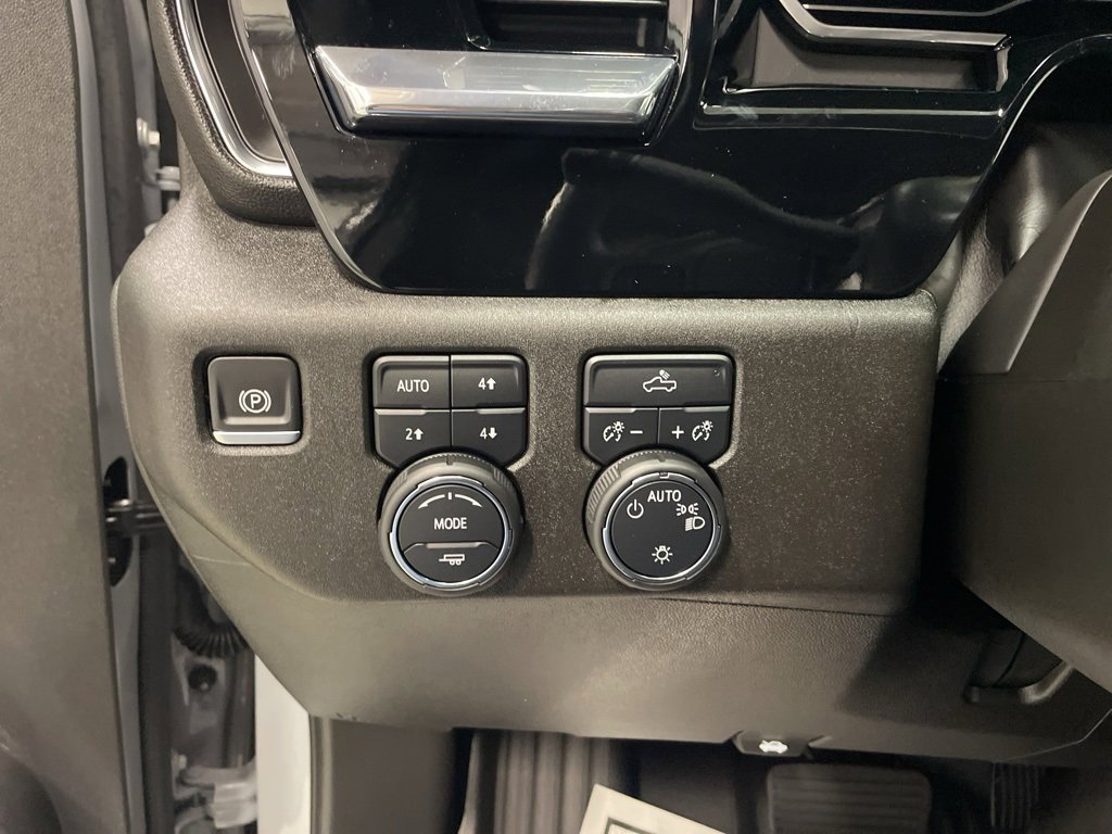 Used 2024 Chevrolet Silverado 1500 LT image 32