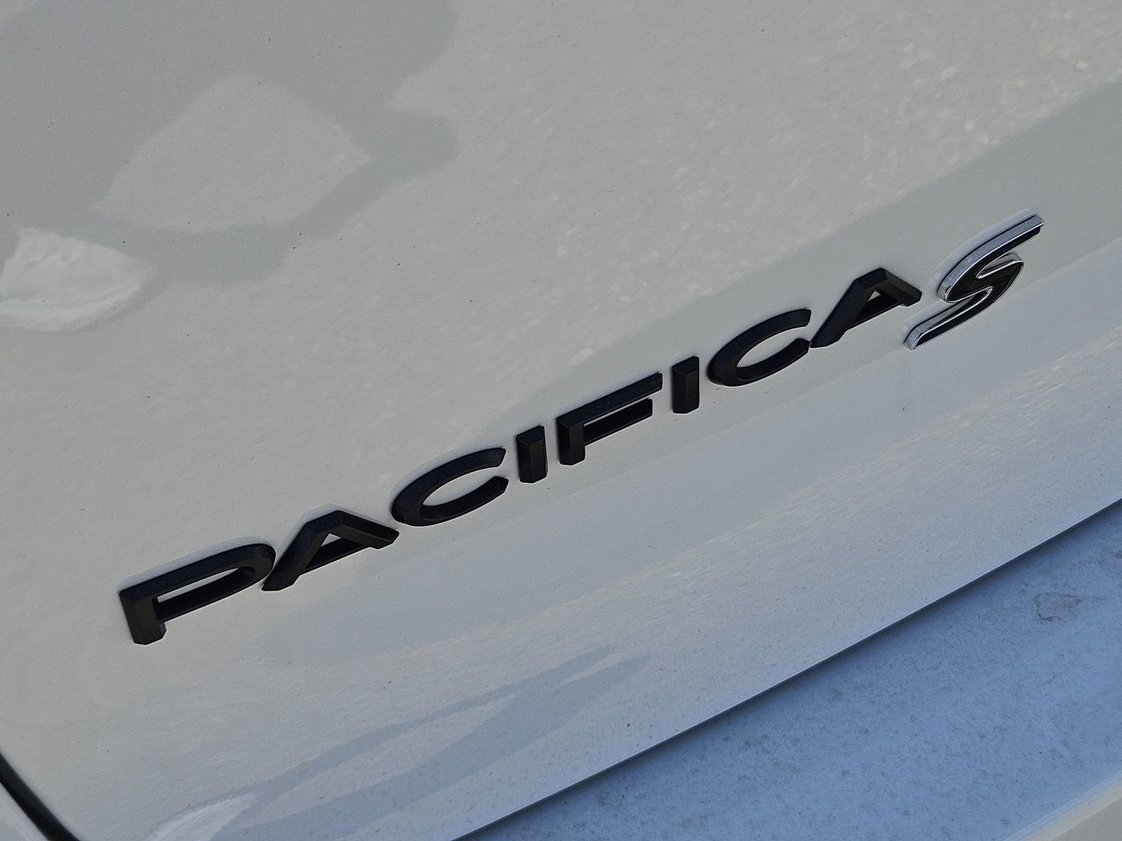 New 2025 Chrysler Pacifica Limited FWD image 11
