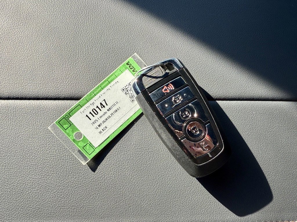 New 2025 Lincoln Nautilus Premier w/ Jet Appearance Package image 33