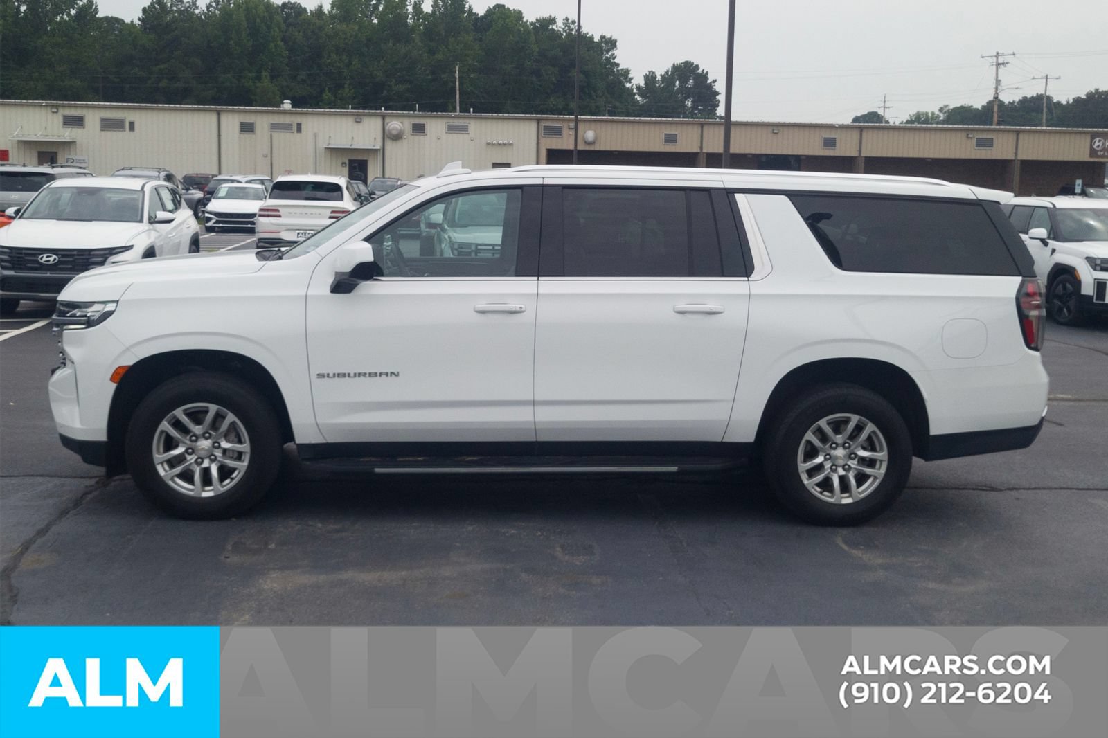 Used 2024 Chevrolet Suburban LT RWD image 11