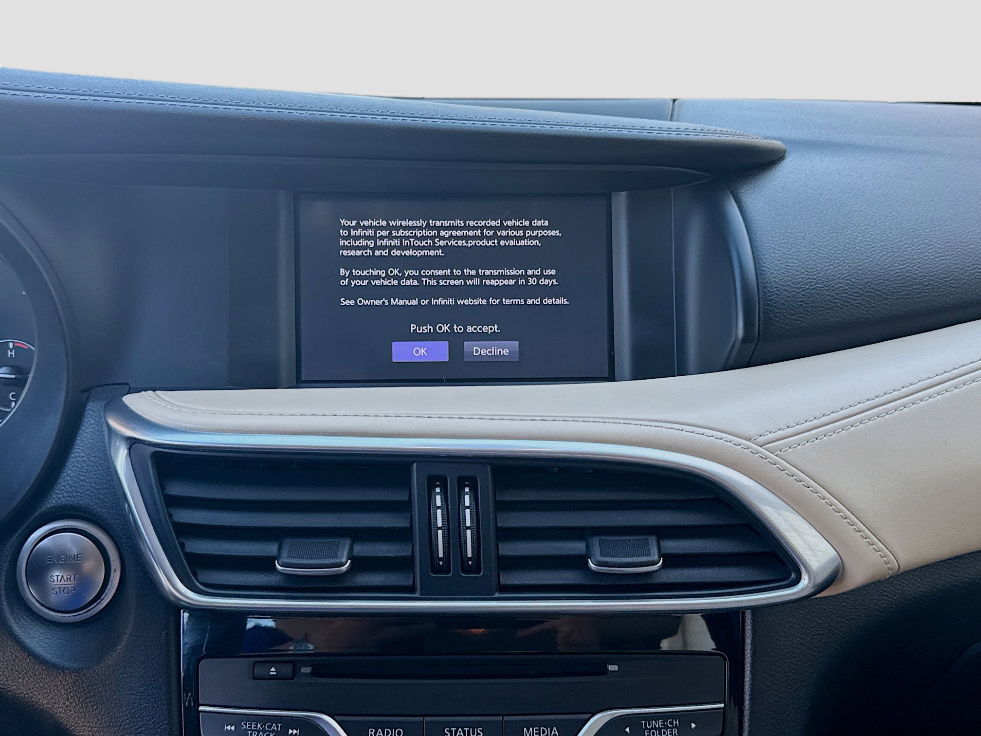 Used 2017 INFINITI QX30 Premium w/ Navigation Package image 12