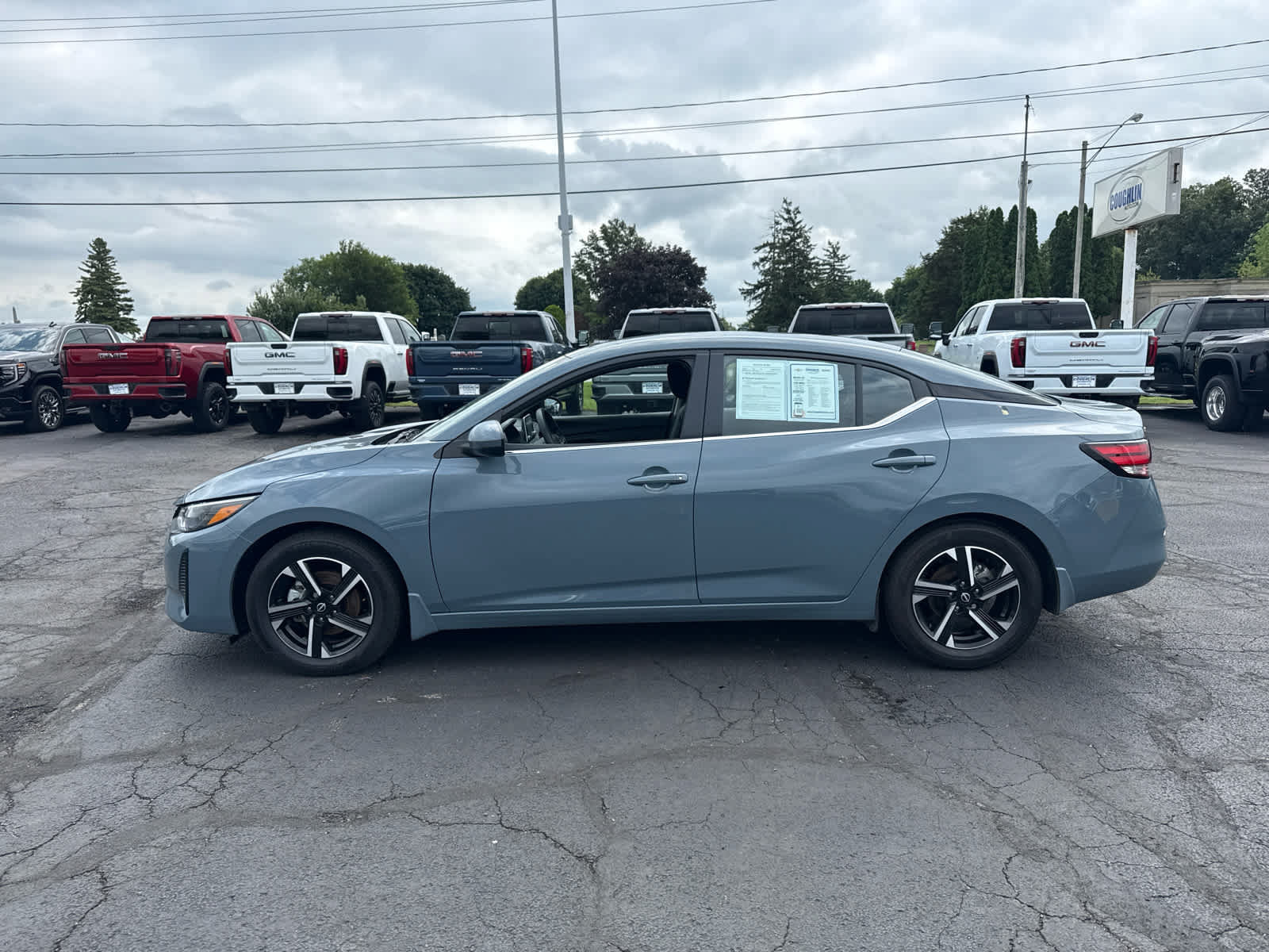 Used 2025 Nissan Sentra SV FWD image 2